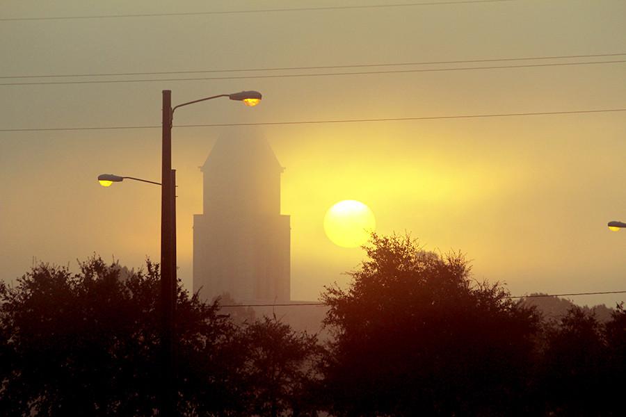 Dense fog rolled in Wednesday morning creating a tranquil,  surreal horizon as the sun slid above the LaCenterra clock tower. The fog combined with a car fire along Cinco Ranch Boulevard caused traffic delays and tardiness for students and faculty.