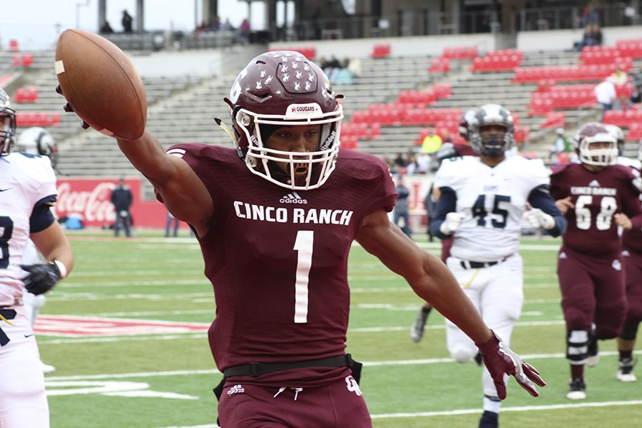 Senior WR Greg Williams hauls in a 49-yard TD pass from James Klingler just before halftime in the Region III Final at TDECU Stadium Saturday. Cinco beats Cy-Ridge 34-17 to advance to the UIL State semi-finals. 