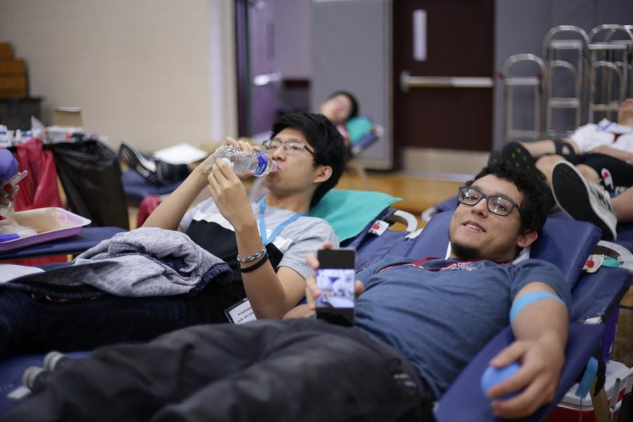 Students+lend+a+hand+with+the+blood+drive