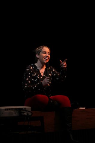 Author Victoria Scott visits Cinco